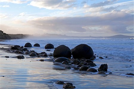 Nouvelle-Zélande, île du Sud, Moeraki Boulders. Hiighly inhabituel en forme de blocs sur Koekohe Beach sur la côte est de l'île du Sud Photographie de stock - Rights-Managed, Code: 862-03808129