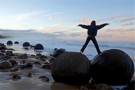 New Zealand, South Island, Moeraki Boulders. Hiighly unusual shaped boulders on Koekohe Beach on the South Island east coast Foto de stock - Con derechos protegidos, Código: 862-03808130