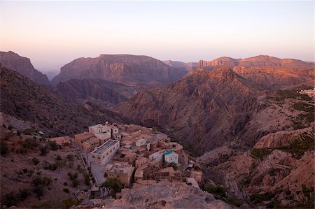 simsearch:862-03360380,k - Oman, Al Jabal Al Akhdar. Modern village nestled in the mountains. Foto de stock - Direito Controlado, Número: 862-03808133