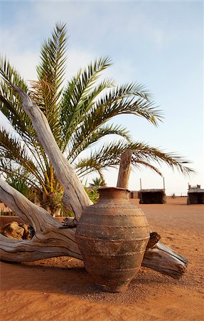 Oman, Wahiba Sands. An ornamental pot in the Nomadic Desert Camp. Stock Photo - Rights-Managed, Code: 862-03808144