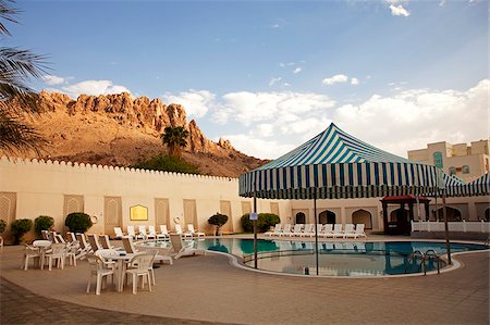 simsearch:862-03360380,k - Oman, Nizwa. The pool at the Falaj Jaris Hotel is surrounded by the Jabal Akhdar Mountains. Foto de stock - Direito Controlado, Número: 862-03808142