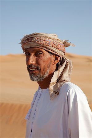 simsearch:862-05998275,k - Oman, Empty Quarter. Un guide local. Photographie de stock - Rights-Managed, Code: 862-03808158