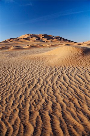 simsearch:862-05998280,k - Oman, Empty Quarter. The martian-like landscape of the Empty Quarter dunes. Evening light. Foto de stock - Con derechos protegidos, Código: 862-03808172