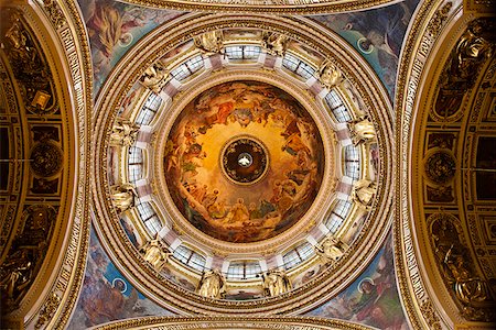 Russie, Saint-Pétersbourg, la cathédrale Saint-Isaac. La Vierge en Majesté (1847), la fresque qui orne l'intérieur de la coupole de s de la cathédrale de Saint-Isaac, a été créée par Karl Bryullov et couvre une superficie de 816 m2 (8 780). Photographie de stock - Rights-Managed, Code: 862-03808208
