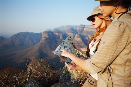 simsearch:862-03361158,k - Women looking at map at Three Rondavels, Blyde River Canyon, Drakensberg Escarpment, Mpumalanga, South Africa Fotografie stock - Rights-Managed, Codice: 862-03808254