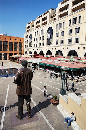 simsearch:862-03808227,k - Statue de Nelson Mandela à Nelson Mandela Square, Sandton, Johannesburg, Gauteng, Afrique du Sud Photographie de stock - Rights-Managed, Code: 862-03808263