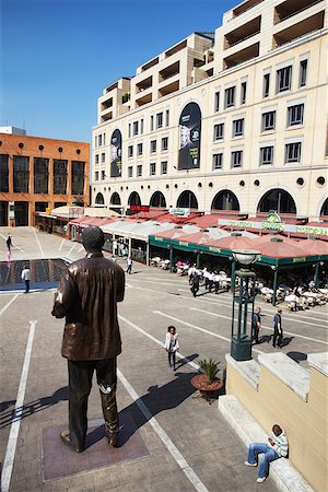 sandton - Statue of Nelson Mandela in Nelson Mandela Square, Sandton, Johannesburg, Gauteng, South Africa Foto de stock - Con derechos protegidos, Código: 862-03808263