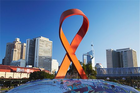 AIDS ribbon sculpture with downtown skyscrapers in background, Durban, KwaZulu-Natal, South Africa Foto de stock - Con derechos protegidos, Código: 862-03808444