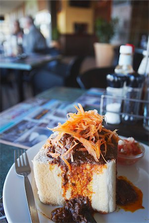 Bunny chow (Curry in aus ausgehöhlten Brotlaib), Durban, KwaZulu-Natal, Südafrika Stockbilder - Lizenzpflichtiges, Bildnummer: 862-03808440