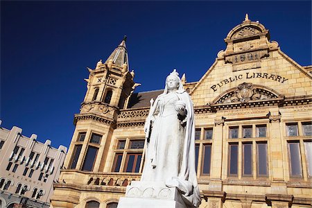 simsearch:862-03808461,k - Statue of Queen Victoria outside public library, Market Square, Port Elizabeth, Eastern Cape, South Africa Foto de stock - Con derechos protegidos, Código: 862-03808477