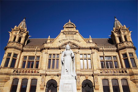 regina vittoria - Statue of Queen Victoria outside public library, Market Square, Port Elizabeth, Eastern Cape, South Africa Fotografie stock - Rights-Managed, Codice: 862-03808478