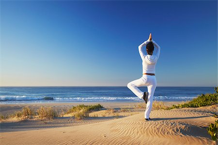 Femme à pratiquer l'yoga sur la plage à l'aube, Bay de Jeffrey, Eastern Cape, Afrique du Sud Photographie de stock - Rights-Managed, Code: 862-03808515