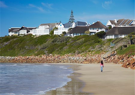 simsearch:862-03808471,k - Femme qui marche sur la plage à St Francis Bay, Western Cape, Afrique du Sud Photographie de stock - Rights-Managed, Code: 862-03808518