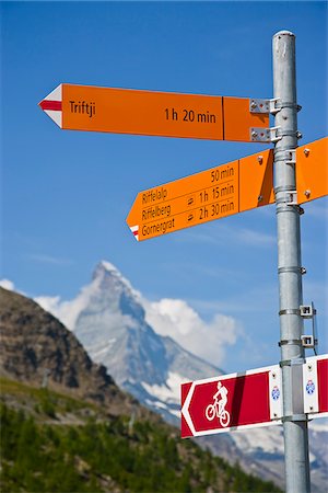 Signaux pour les différents itinéraires de montagne au Mont Cervin, Suisse. Photographie de stock - Rights-Managed, Code: 862-03808639