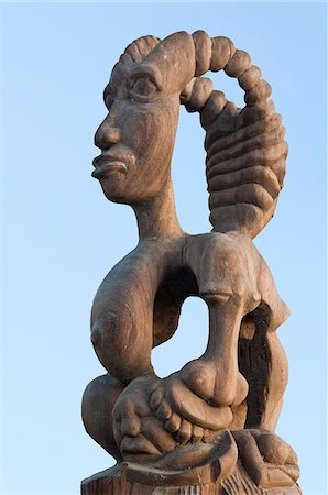 simsearch:862-03354001,k - A wood carving which stands on a pillar beside the main entrance to the harbour at Bagamoyo. Stock Photo - Rights-Managed, Code: 862-03808677