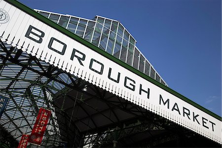 simsearch:862-03820324,k - The entrance to Borough Market on Stoney Street.Records of the market go back as far as AD1014, and it has been trading from its present site since 1756 making it the oldest wholesale fruit and vegetable market in London. Foto de stock - Direito Controlado, Número: 862-03820327