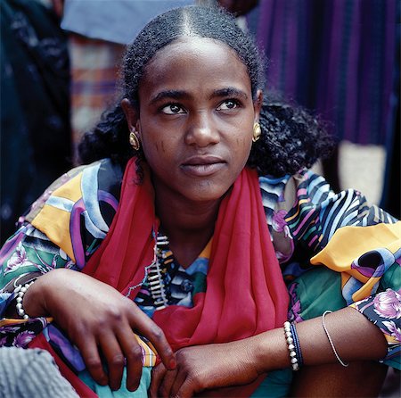 simsearch:862-03808442,k - Une jolie femme au marché de Bati.Situé au sommet de l'escarpement ouest du Rift Abyssin, Bati est que le plus grand marché de plein air dans les Ethiopia.Nomads et leurs chameaux trek longues distances chaque semaine depuis la basse dures se trouvant déserts pour le troc avec les fermiers Amhara et Oromo vivant dans les hautes terres fertiles. Photographie de stock - Rights-Managed, Code: 862-03820387