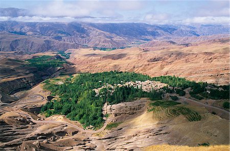 simsearch:841-02832719,k - Vue de Alamut, château des Assassins, dehors sur la vallée, au nord-est de Ghazvin, Province de Zanjun, Iran.The francs chevaliers qui sont retournés en Europe des croisades au cours des XIe et XIIe siècles ont apporté avec eux les contes du vieil homme de la montagne, le leader d'une secte religieuse connue comme les Assassins, qui a vécu la série ina des forteresses de montagne près de la source de la rivière d'Alamut Photographie de stock - Rights-Managed, Code: 862-03820633