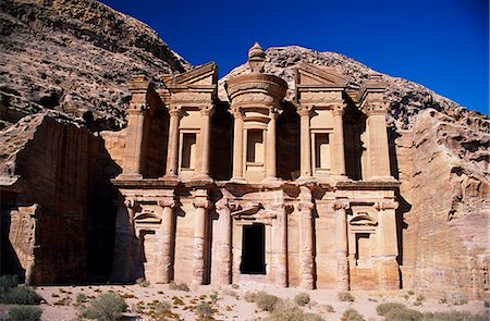 simsearch:862-03820153,k - El Deir Monastery, Petra. Built in the 3rd century BC. Similar in design to the Khazneh, the monastery is infact much larger and more eroded. El Dier is called a monastery because it appears to have been used as that during the Byzantine Christian period. Fotografie stock - Rights-Managed, Codice: 862-03820641