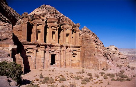 simsearch:862-03820153,k - El Deir Monastery, Petra. Built in the 3rd century BC. Similar in design to the Khazneh, the monastery is infact much larger and more eroded. El Dier is called a monastery because it appears to have been used as that during the Byzantine Christian period. Fotografie stock - Rights-Managed, Codice: 862-03820643