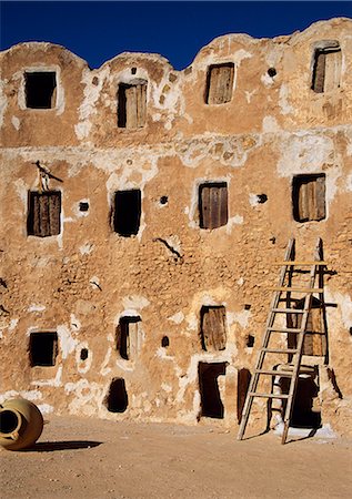 simsearch:862-03367125,k - Die Haupt-Terrasse des Qasr oder befestigte Getreidespeicher in das Dorf Qasr A Haj am Jebel Nafusa. Die Qasr, Scheich Abu Jatla in der zweiten Hälfte des 12. Jh. erbaut und ist das beste Beispiel der Berber Architektur in Libyen. Stockbilder - Lizenzpflichtiges, Bildnummer: 862-03820812