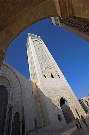 simsearch:862-03364671,k - The Hassan II Mosque in Casablanca is the third largest in the world after those at Mecca and Medina, and its minaret, at 210m, is the tallest of all.It was built to commemorate former king Hassan IIs 60th birthday in 1993. Fotografie stock - Rights-Managed, Codice: 862-03820868