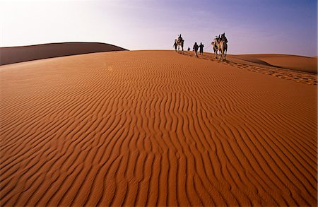 simsearch:862-03364569,k - Niger, Tenere Desert.Camel Caravan travelling through the Air Mountains & Tenere Desert.This is the largest protected area in Africa, covering over 7.7 million hectares. Foto de stock - Direito Controlado, Número: 862-03820898