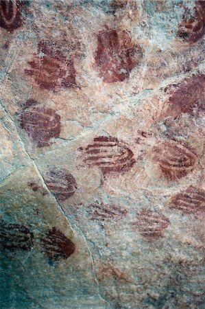 Peintures rupestres de l'Afrique du Sud, Western Cape, Cape ville Elands Bay Cave ne peut pas être datés directement, mais ils sont dans un style similaire à d'autres qui ont été datés entre 200 et 6000 ans ailleurs dans l'Ouest et le sud du Cap. Photographie de stock - Rights-Managed, Code: 862-03820932