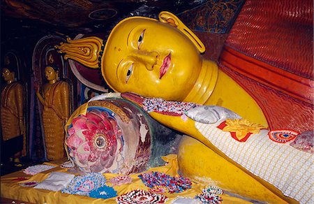 simsearch:862-06825811,k - Sri Lanka, Dambulla Temple Complex.Reclining Bouddha dans l'un de le Caves.Dambulla de Dambulla est une partie du Triangle culturel par l'UNESCO est sur la route principale de Sigiriya à Kandy à environ 19 Km de Sigiriya. Photographie de stock - Rights-Managed, Code: 862-03820963