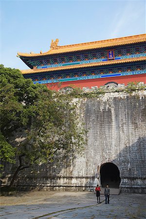 simsearch:862-03887625,k - People outside Ming tower at Ming Xiaoling (Ming dynasty tomb and UNESCO World Heritage Site), Zijin Shan, Nanjing, Jiangsu, China Foto de stock - Con derechos protegidos, Código: 862-03887537