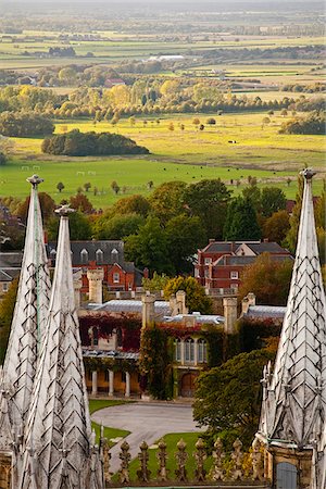 England. Parkland stretches out beyond Lincoln castle. Foto de stock - Con derechos protegidos, Código: 862-03887613