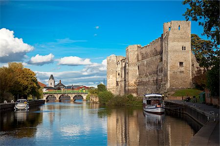 England. Newarks ancient castle was mostly destroyed during the civil war. Foto de stock - Con derechos protegidos, Código: 862-03887635