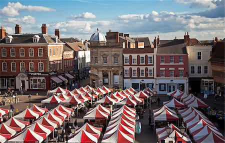 simsearch:862-03887647,k - Newark, England. The market draws in visitors from all over the region. Foto de stock - Con derechos protegidos, Código: 862-03887633