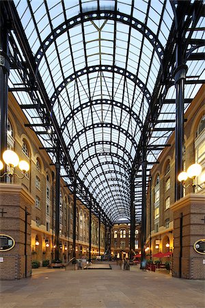 southwark - Angleterre, Londres. Hays Galleria est une attraction touristiques riveraines sur la marche du Jubilé dans le London Borough de Southwark, situé sur la rive sud de la Tamise. Photographie de stock - Rights-Managed, Code: 862-03887656