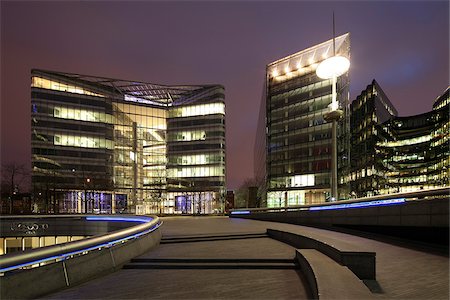 Angleterre, Londres. Immeubles de bureaux à l'hôtel de ville de Londres sur la Tamise. Photographie de stock - Rights-Managed, Code: 862-03887660