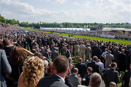 England, Cheshire, Chester. Spectators at Chester Racecourse Fotografie stock - Rights-Managed, Codice: 862-03887673