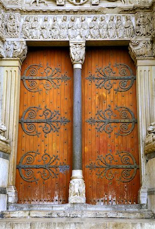 Arles; Bouches du Rhone, Frankreich; Detail der Tür- und Skulptur auf der Kirche St.Trophime in der romanischen Architektur Stockbilder - Lizenzpflichtiges, Bildnummer: 862-03887759