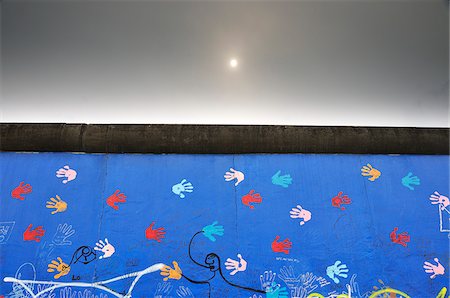 Remaining stretch of the Berlin Wall called East Side Gallery. Berlin, Germany Fotografie stock - Rights-Managed, Codice: 862-03887832