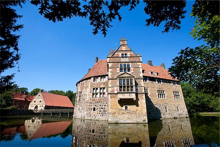 simsearch:862-03888077,k - Château entouré de douves, Vischering, Münsterland, Rhénanie du Nord-Westphalie, Allemagne Photographie de stock - Rights-Managed, Code: 862-03887908