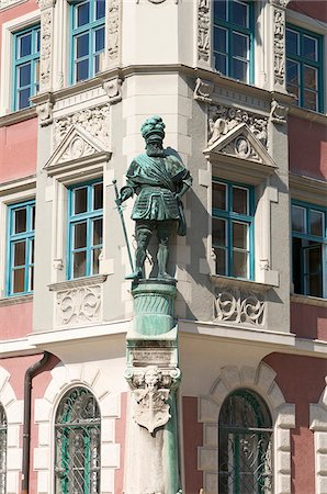simsearch:862-03888121,k - Statue sur la façade de l'hôtel de ville de Mindelheim, Allgäu, Bavière, Allemagne Photographie de stock - Rights-Managed, Code: 862-03888017