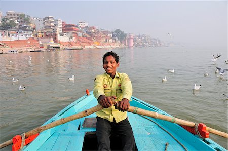 Batelier sur le Gange. Varanasi, Inde Photographie de stock - Rights-Managed, Code: 862-03888461