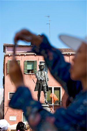 simsearch:862-03888567,k - Goldoni statue, Campo San Bartolomeo, Venice, Veneto, Italy Stock Photo - Rights-Managed, Code: 862-03888533