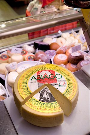 simsearch:862-03888567,k - Asiago cheese, Delicatessen, Treviso, Veneto, Italy Stock Photo - Rights-Managed, Code: 862-03888553