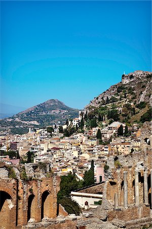 simsearch:862-03888582,k - Le théâtre grec, Taormina, Sicile, Italie Photographie de stock - Rights-Managed, Code: 862-03888607