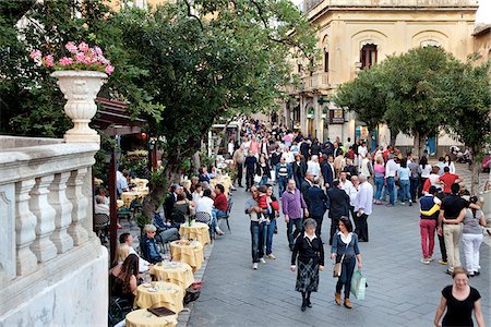 Piazza IX. Aprile, Taormina, Sicily, Italy Stock Photo - Rights-Managed, Code: 862-03888603