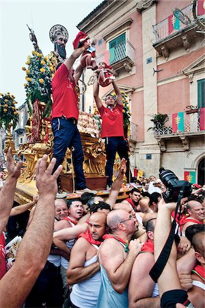 simsearch:862-03888582,k - Procession au festival Saint San Paolo à Palazzolo Acreide, Sicile, Italie Photographie de stock - Rights-Managed, Code: 862-03888624