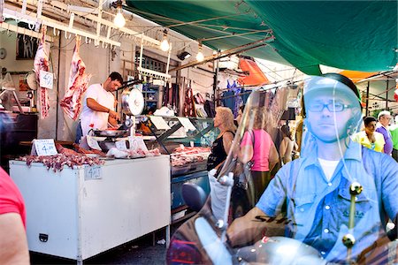 palerme - Scooter passing a market, Mercato di Ballaro, Palermo, Sicily, Italy Foto de stock - Con derechos protegidos, Código: 862-03888629