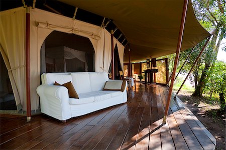 simsearch:862-03366657,k - Kenya, Maasai Mara. The decking outside one of the luxury tents by the Mara River at Ngare Serian. Fotografie stock - Rights-Managed, Codice: 862-03888664