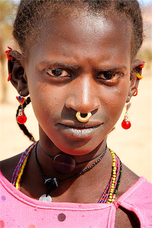 simsearch:862-03888776,k - Portrait of a Fula (Peul) girl near Douentza. Mali, West Africa Foto de stock - Direito Controlado, Número: 862-03888785