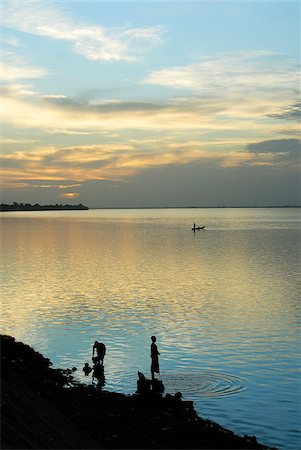 simsearch:862-03888776,k - The night falls over the Niger river at Segou. Mali, West Africa Stock Photo - Rights-Managed, Code: 862-03888805